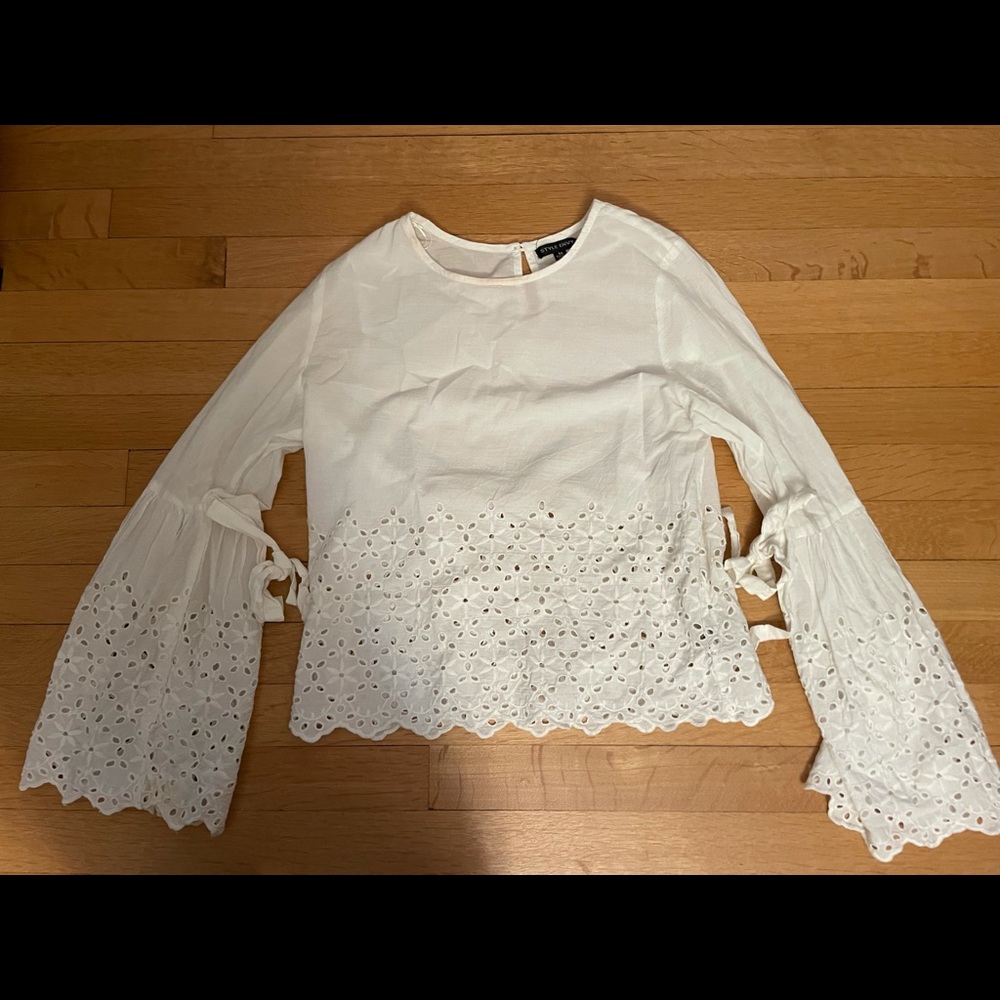 White blouse with wide sleeves